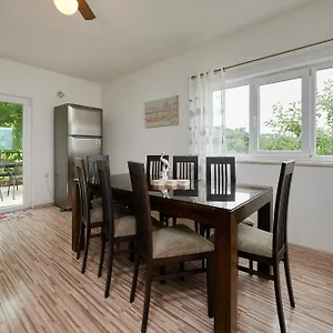  Apartament Ugrina